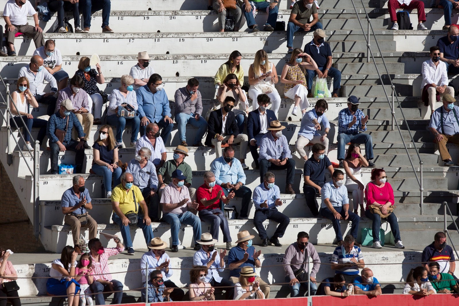 Fotos: Búscate en los tendidos de la Monumental de Frascuelo