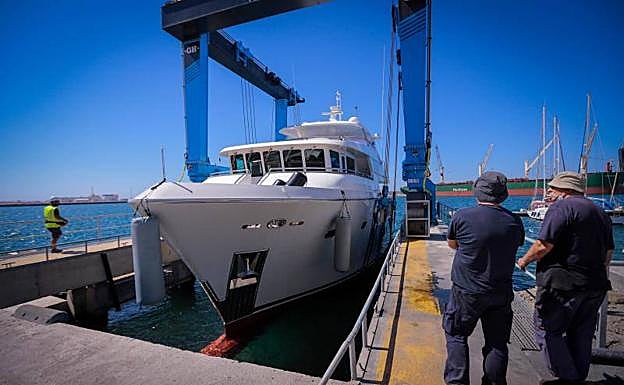 El barco está valorado en casi dos millones de euros.
