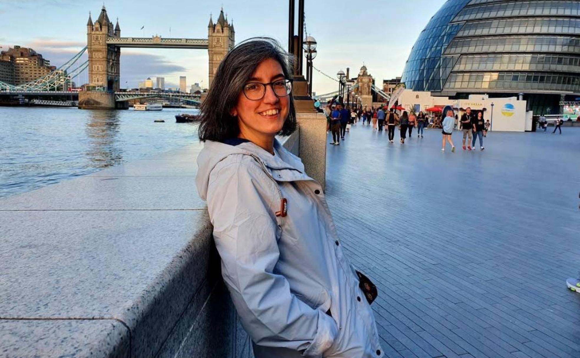 Ana Martínez rememora los diez años que lleva viviendo en Londres con un paseo junto al río Támesis.