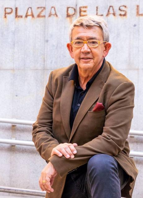 Imagen - Busutil, en la Plaza de las Letras, en Madrid. Foto Ángel Navarrete. 