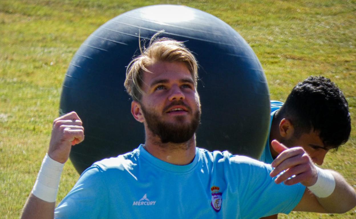 El guardameta Ernestas en su etapa como jugador del Real Jaén. 