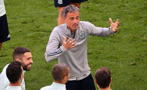 Luis Enrique: «Habrá una buena guerra y lucha en el centro del campo»