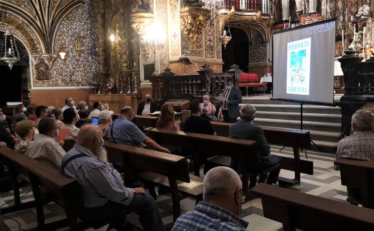 Un momento del cabildo de hermanos.