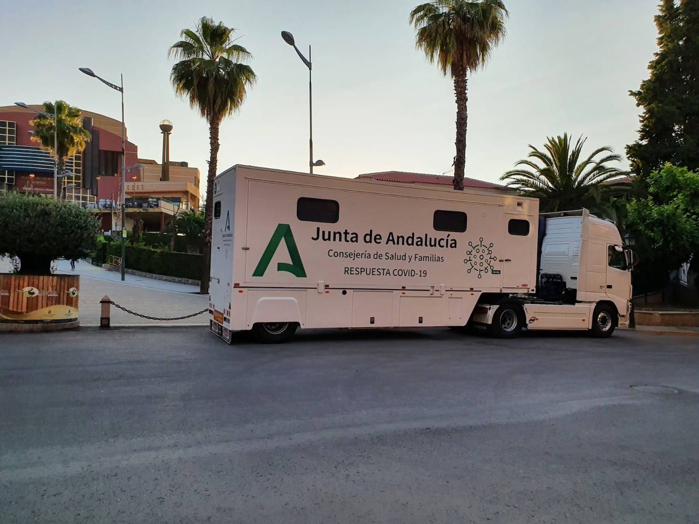 Una de las unidades móviles que se desplaza por la provincia para hacer los test de antígenos. 