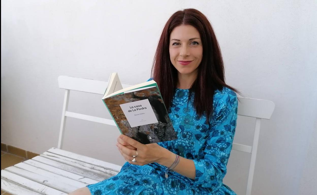 La ganadora del Premio de la Crítica, Nieves Chillón, vuelve con su nuevo poemario.