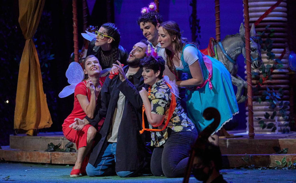 Los intérpretes de 'The fairy queen', ayer en uno de los ensayos de la ópera.