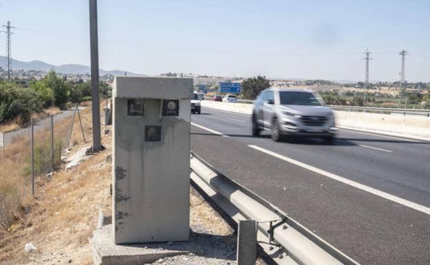 Estos son los 12 radares de la DGT que más multan en Andalucía