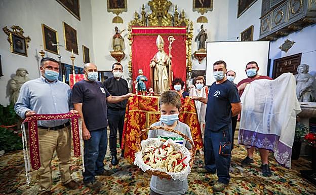 Los primeros vecinos que visitaron a San Blas, en la parroquia de Víznar. 