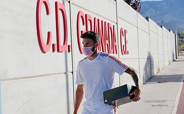 Antoñín, en su entrada andando a la instalación. 