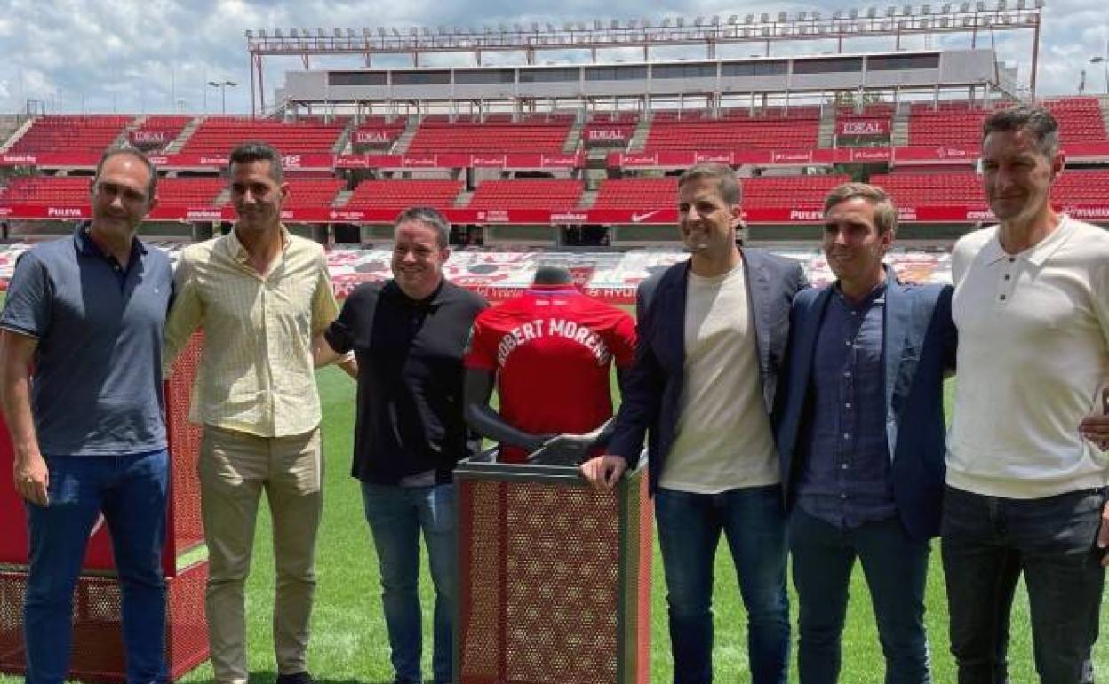 Juanjo del Ojo, Nacho Torres, Carlos Martínez, Robert Moreno, Dani Guindos y Marc Sellarès, en la presentación del entrenador. 