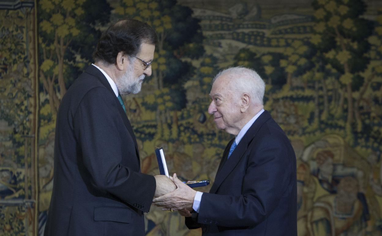 El mundo del periodismo y de la política dice adiós a Tico con el corazón encogido