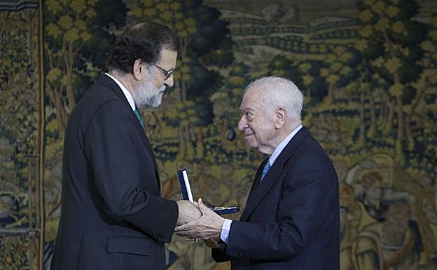 El mundo del periodismo y de la política dice adiós a Tico con el corazón encogido