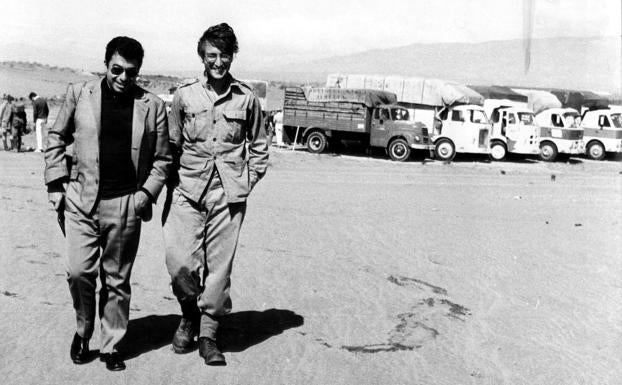 Tico Medina junto a John Lennon en 1966 con motivo del rodaje de 'Cómo gané la guerra'. 