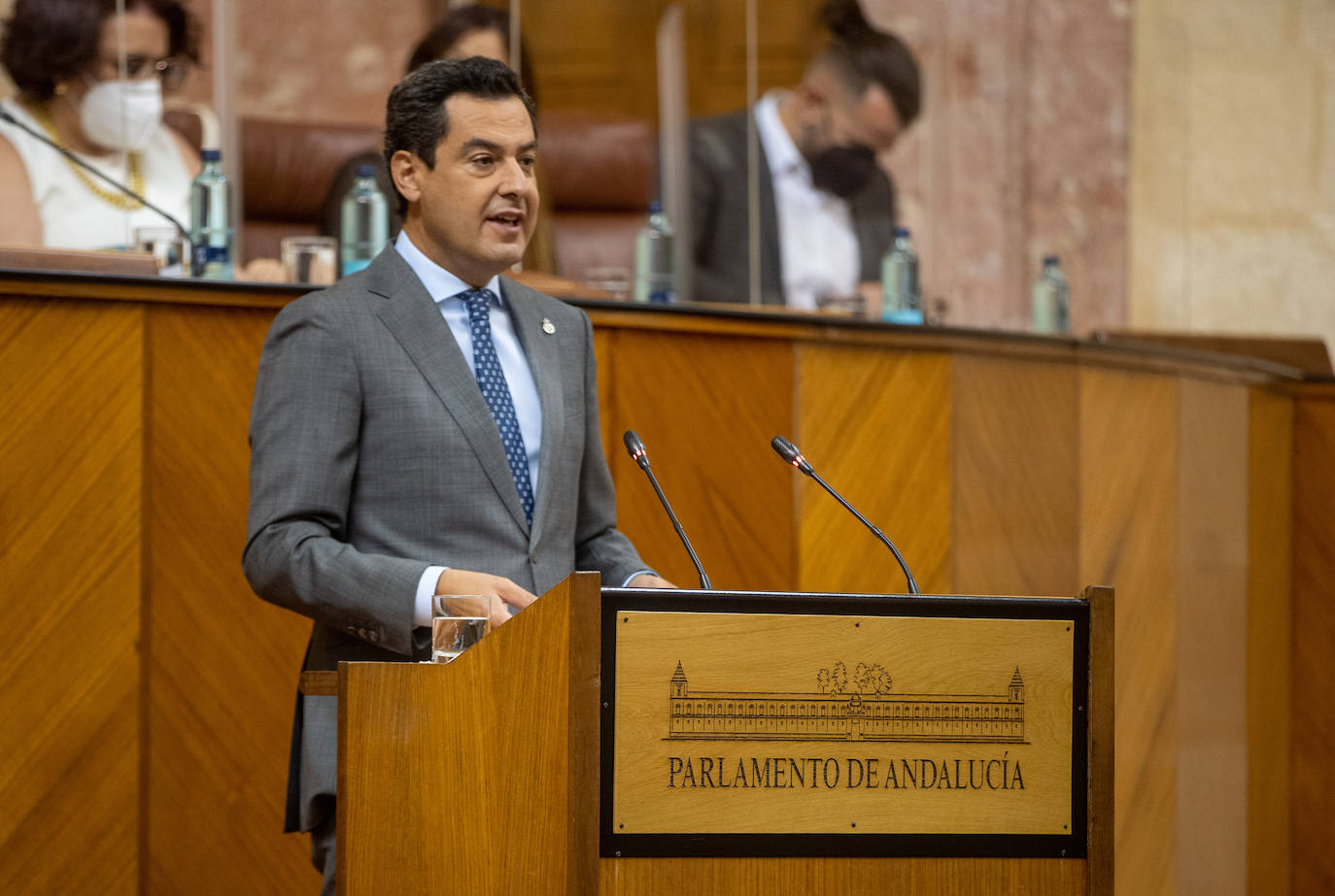 Juanma Moreno, durante su intervención en el pleno.