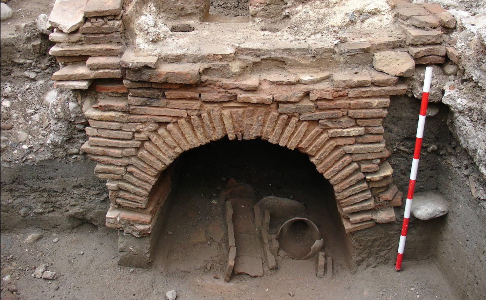 Restos arqueológicos de un horno en el barrio de la Magdalena, del siglo XVII. 