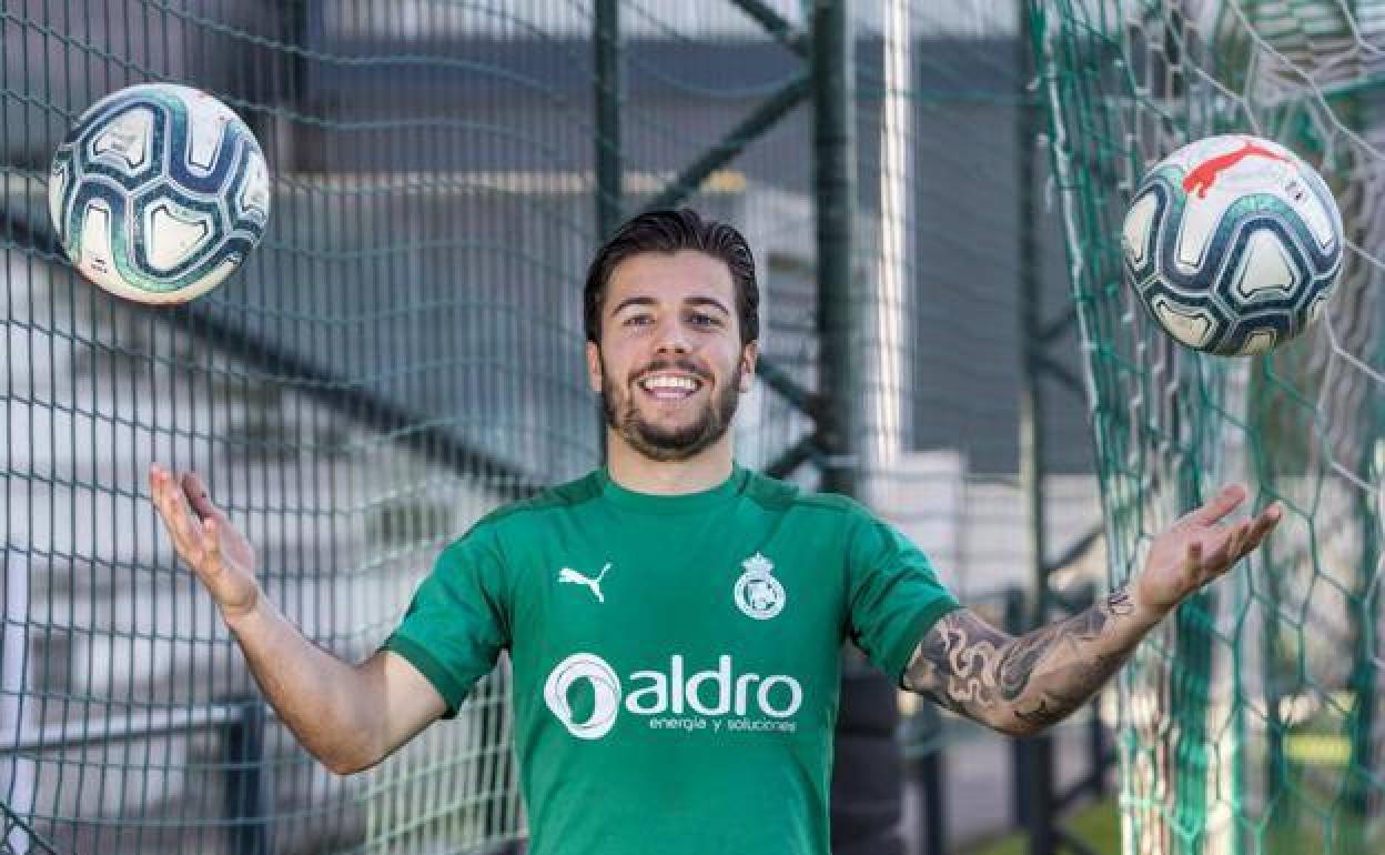 Martín Solar juega en el Racing de Santander. 