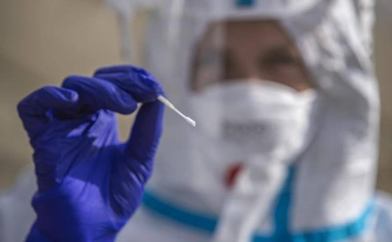 Ni la mitad de los citados acuden al cribado de Peal de Becerro, con tres positivos