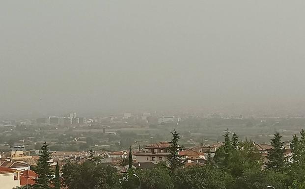 Meteorólogos explican la gran calima en Granada