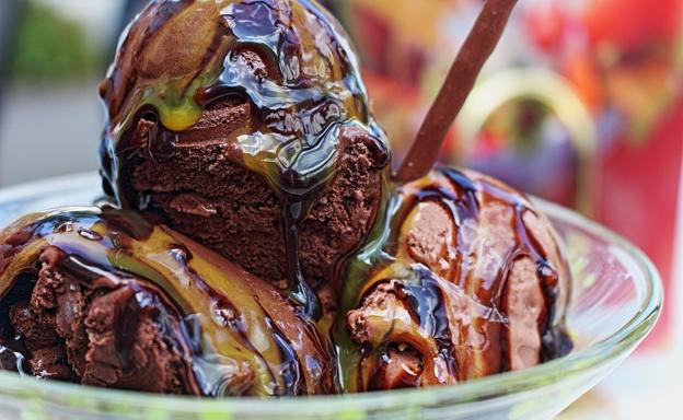 La OCU advierte de los helados menos recomendables: los cubiertos de chocolate y los de tamaño mini 