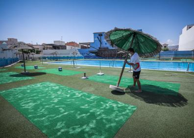 Imagen secundaria 1 - Las pistas deportivas se han clausurado, la piscina ni siquiera se ha inaugurado y los museos han cerrado sus puertas.