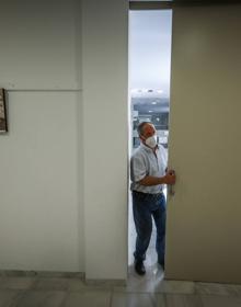 Imagen secundaria 2 - Las pistas deportivas se han clausurado, la piscina ni siquiera se ha inaugurado y los museos han cerrado sus puertas.