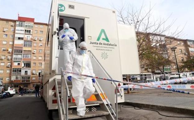 Andalucía suma la mayor cifra de casos de coronavirus en 24 horas desde febrero