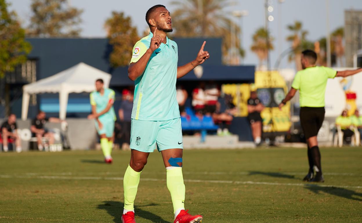 Luis Suárez celebra el tanto de la victoria en el amistoso. 