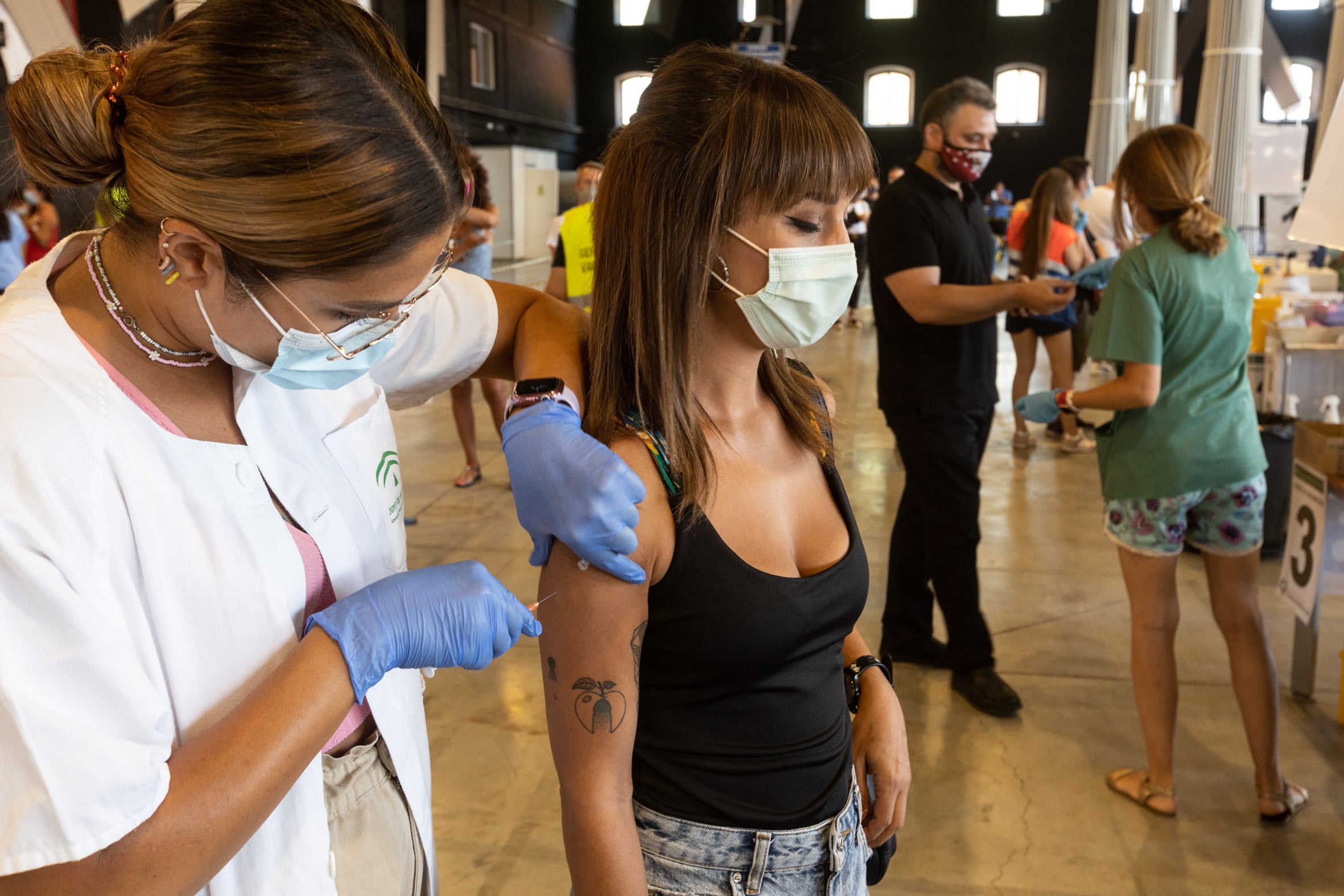 La vacunación avanza en Granada por nuevos grupos de edad