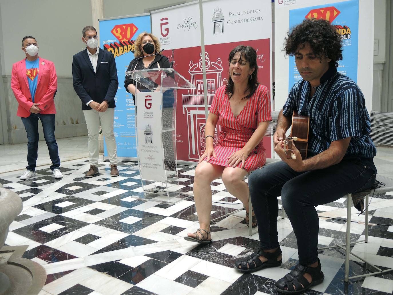 El dúo Fandila en la presentación este jueves en el Palacio de los Condes de Gabia.