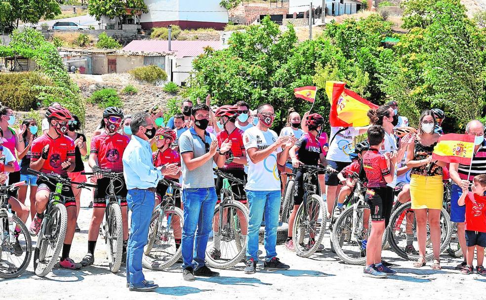 Baza rebosa alegría por la hazaña