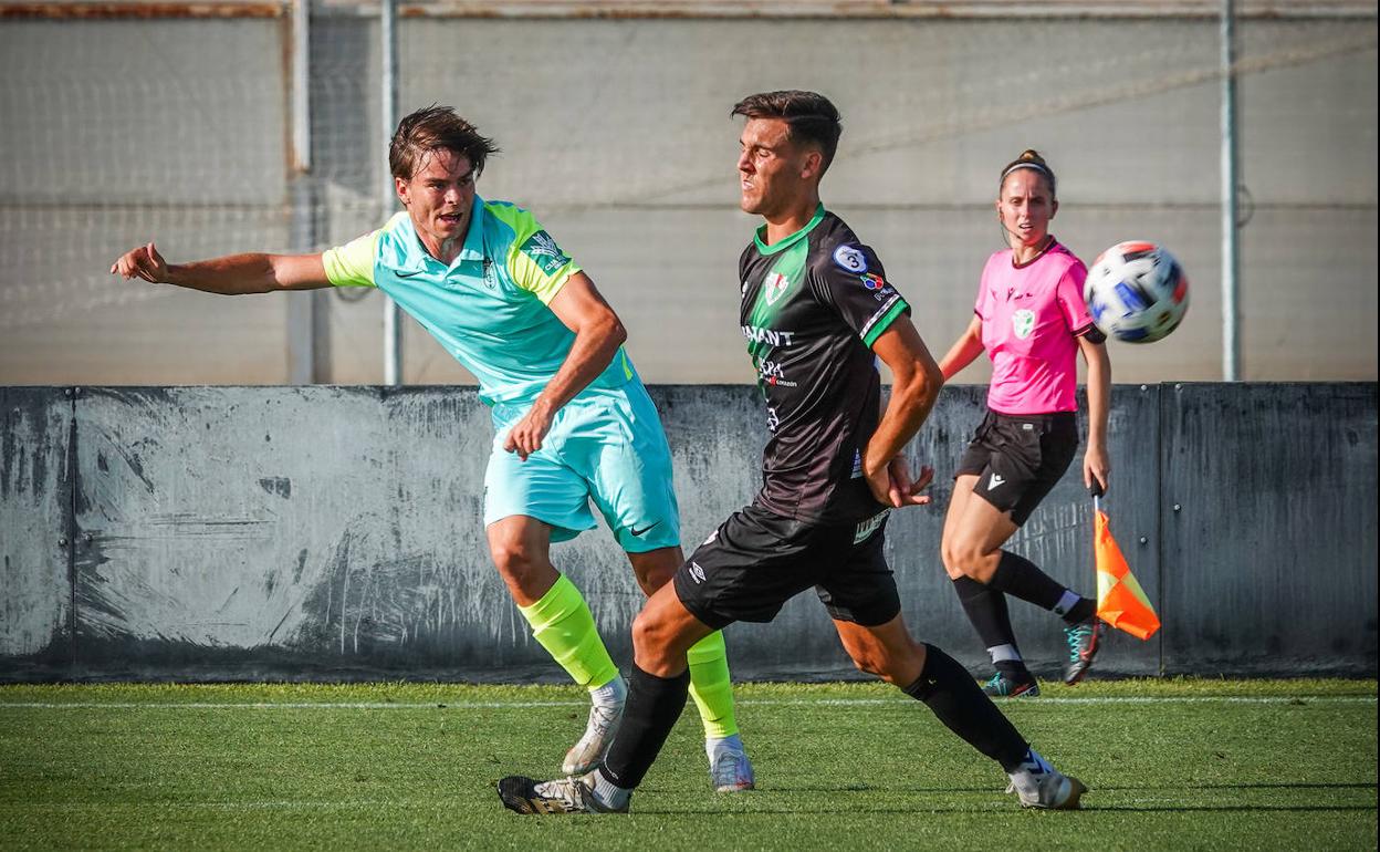 El filial jugó con la tercera equipación del curso 2020/21, como hace el primer equipo. 