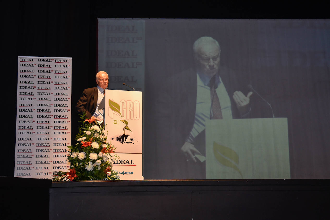 El Centro Cultural de Adra acogió este jueves una gala en la que se puso en valor al sector agroalimentario de la provincia de Almería