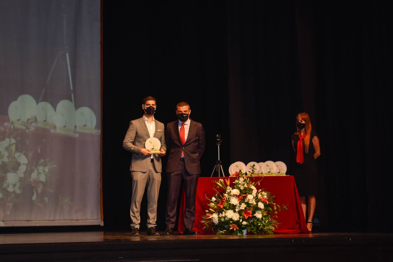 El Centro Cultural de Adra acogió este jueves una gala en la que se puso en valor al sector agroalimentario de la provincia de Almería