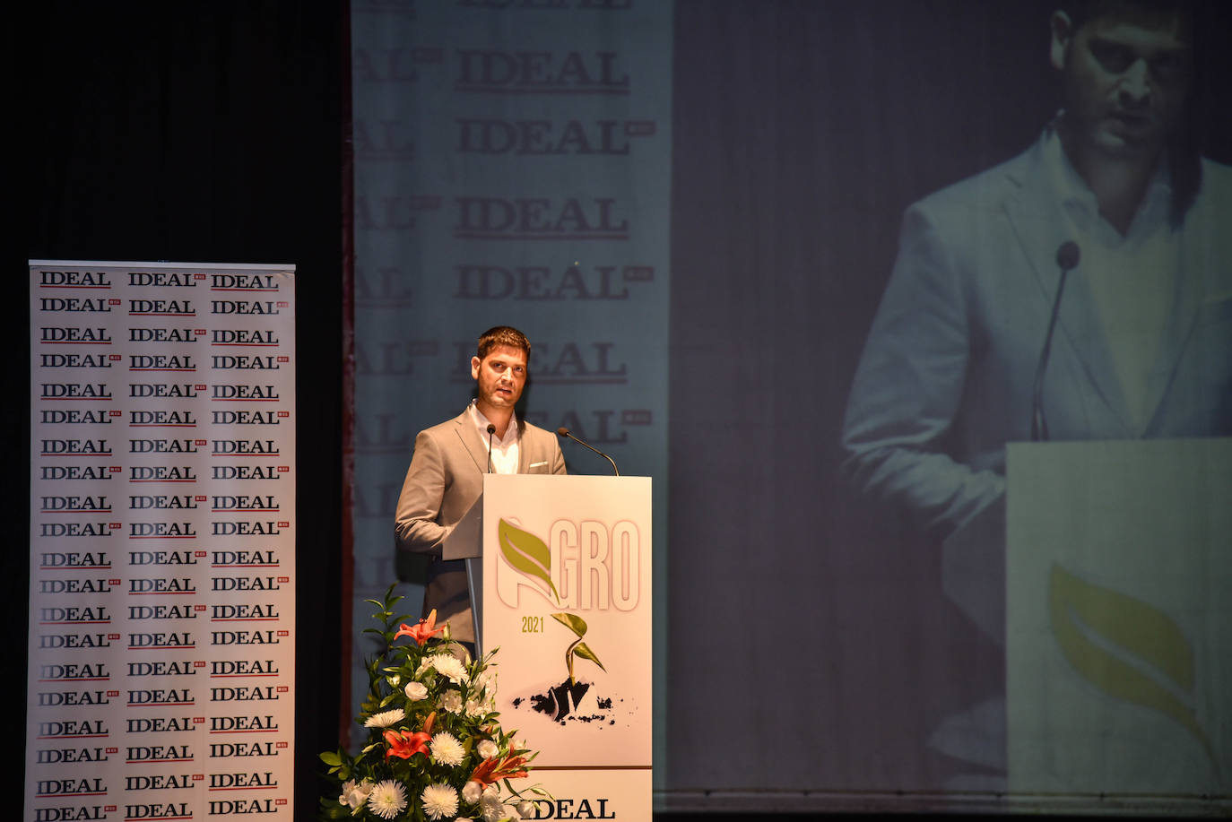 El Centro Cultural de Adra acogió este jueves una gala en la que se puso en valor al sector agroalimentario de la provincia de Almería