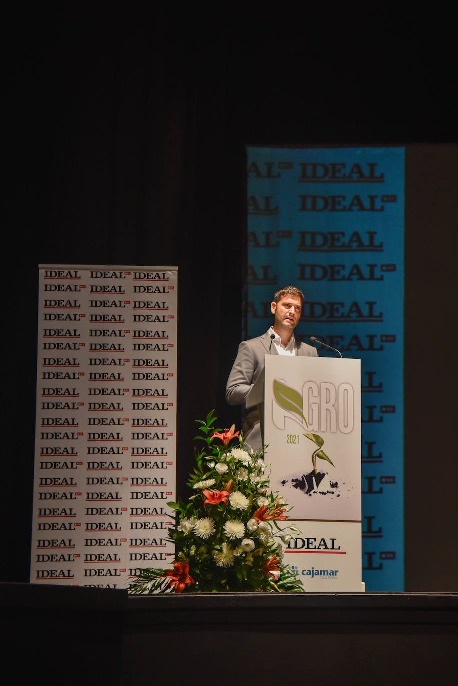 El Centro Cultural de Adra acogió este jueves una gala en la que se puso en valor al sector agroalimentario de la provincia de Almería