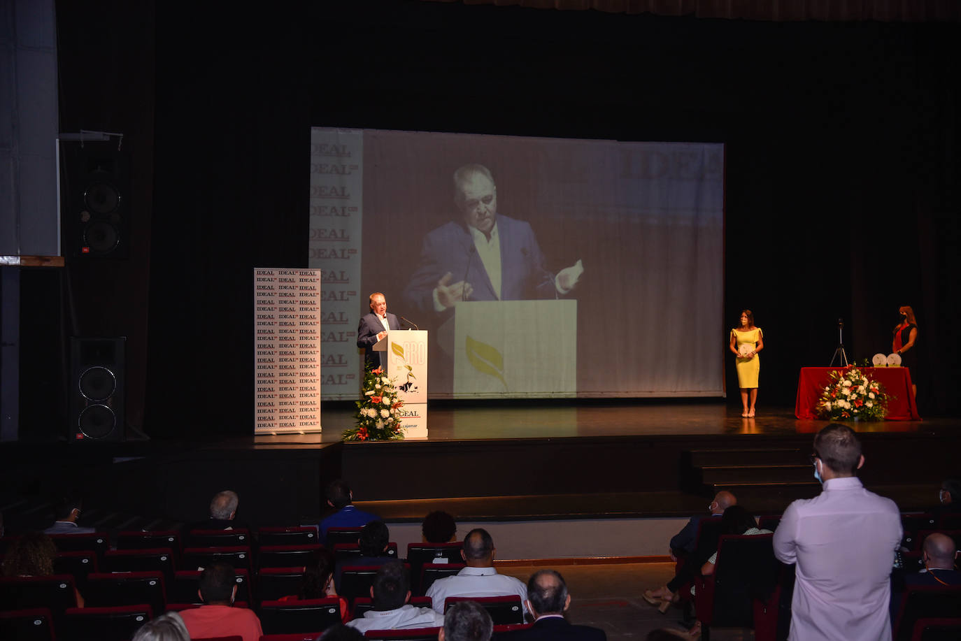 El Centro Cultural de Adra acogió este jueves una gala en la que se puso en valor al sector agroalimentario de la provincia de Almería