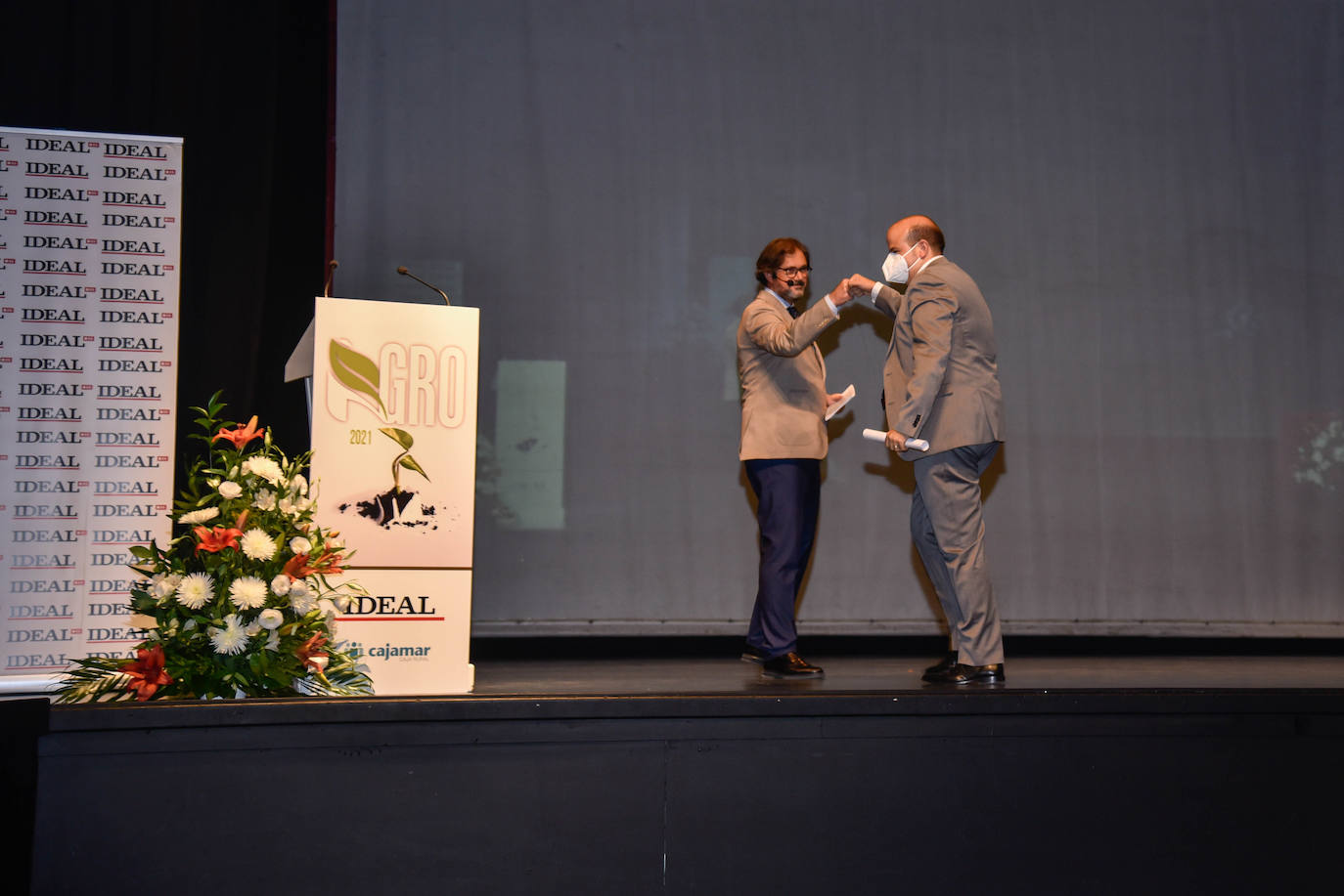 El Centro Cultural de Adra acogió este jueves una gala en la que se puso en valor al sector agroalimentario de la provincia de Almería