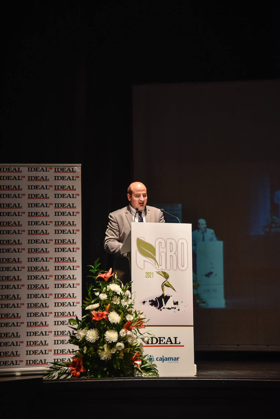 El Centro Cultural de Adra acogió este jueves una gala en la que se puso en valor al sector agroalimentario de la provincia de Almería