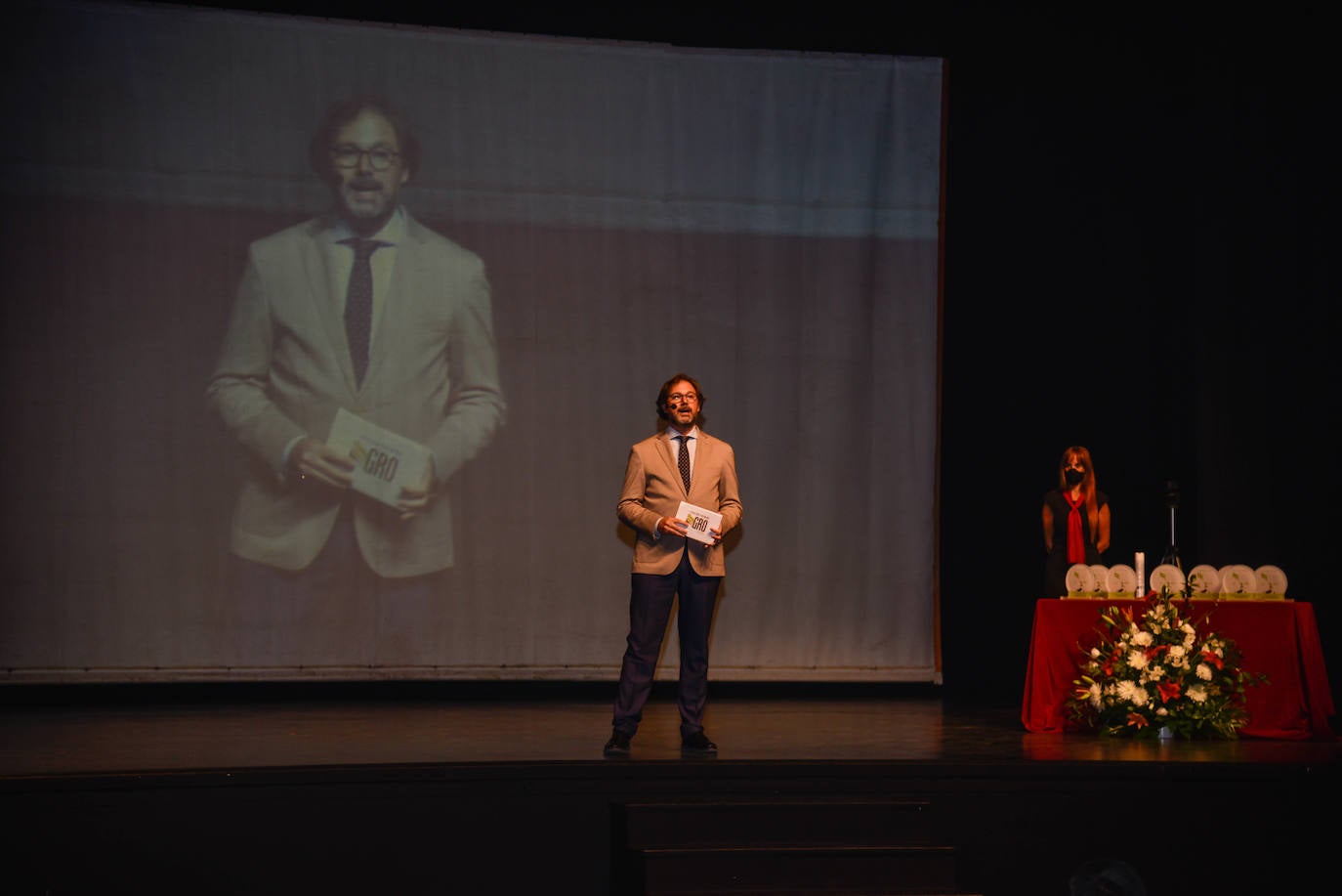 El Centro Cultural de Adra acogió este jueves una gala en la que se puso en valor al sector agroalimentario de la provincia de Almería