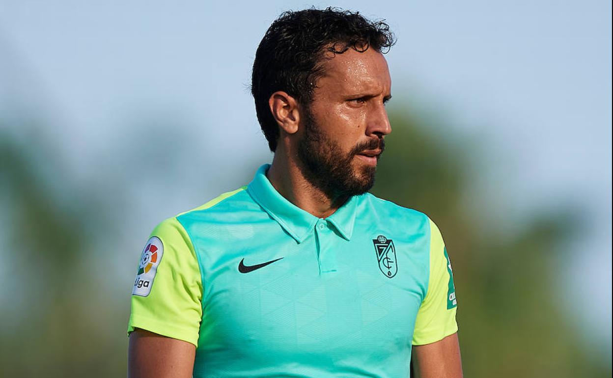 Germán durante el encuentro ante la Balompédica Linense. 