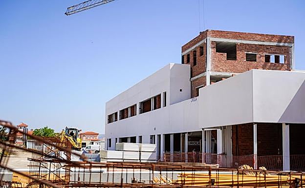 En Ogíjares construyen un nuevo centro para sustituir al actual. 