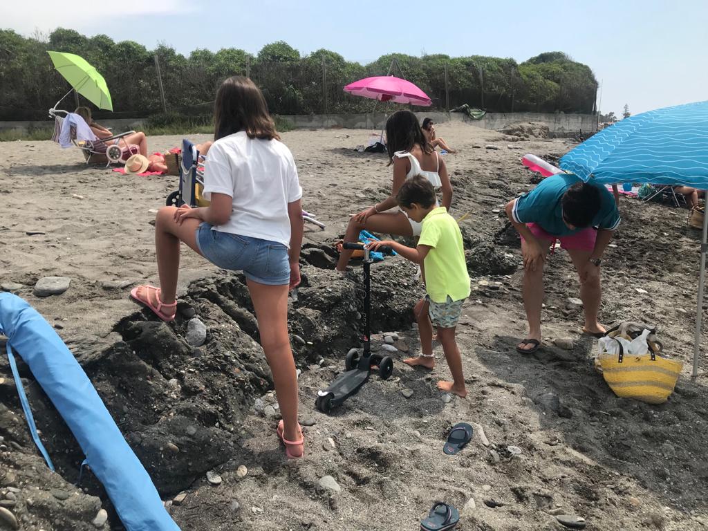 Vuelve el escalón a la popular playa motrileña