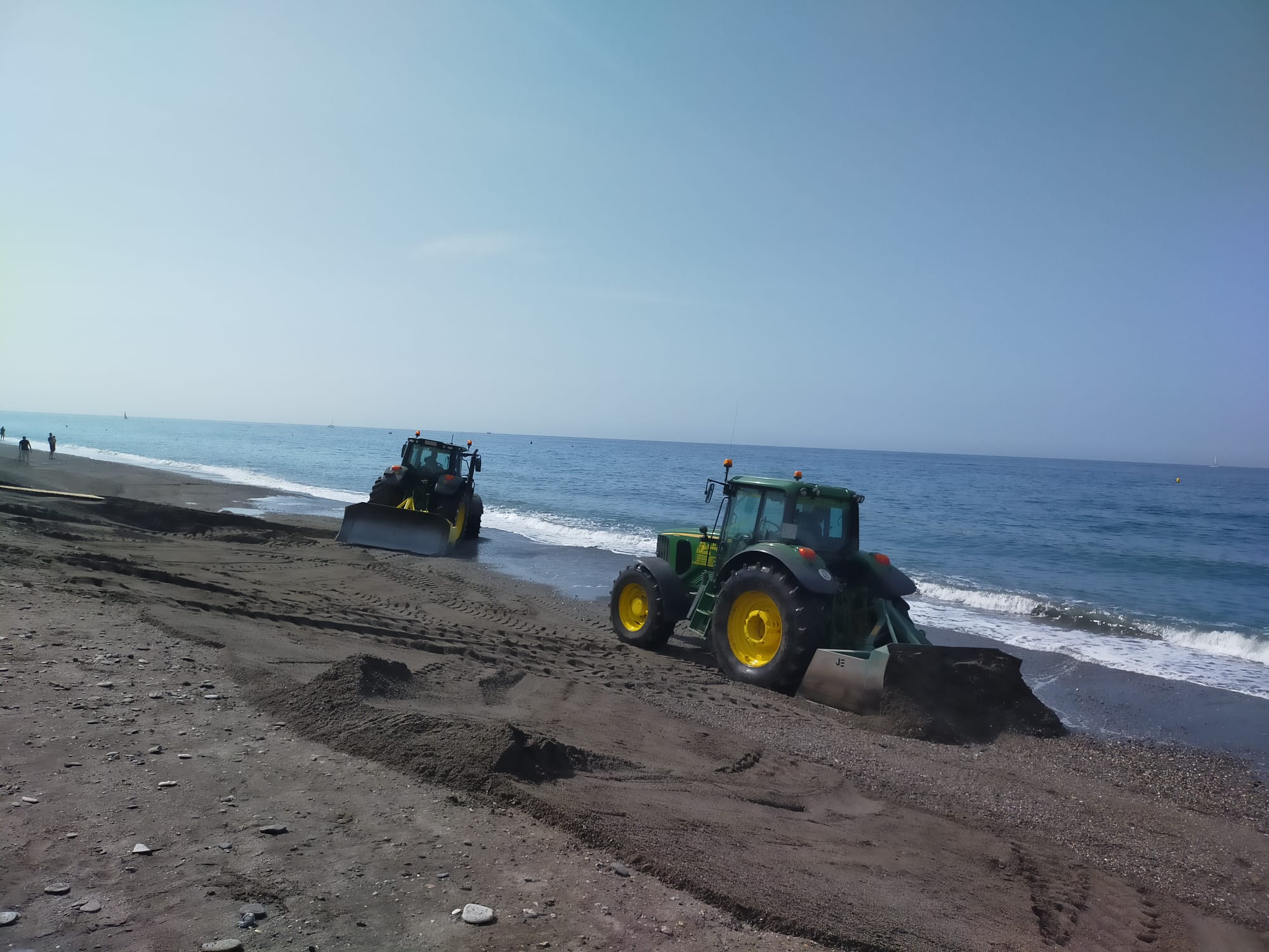 Vuelve el escalón a la popular playa motrileña