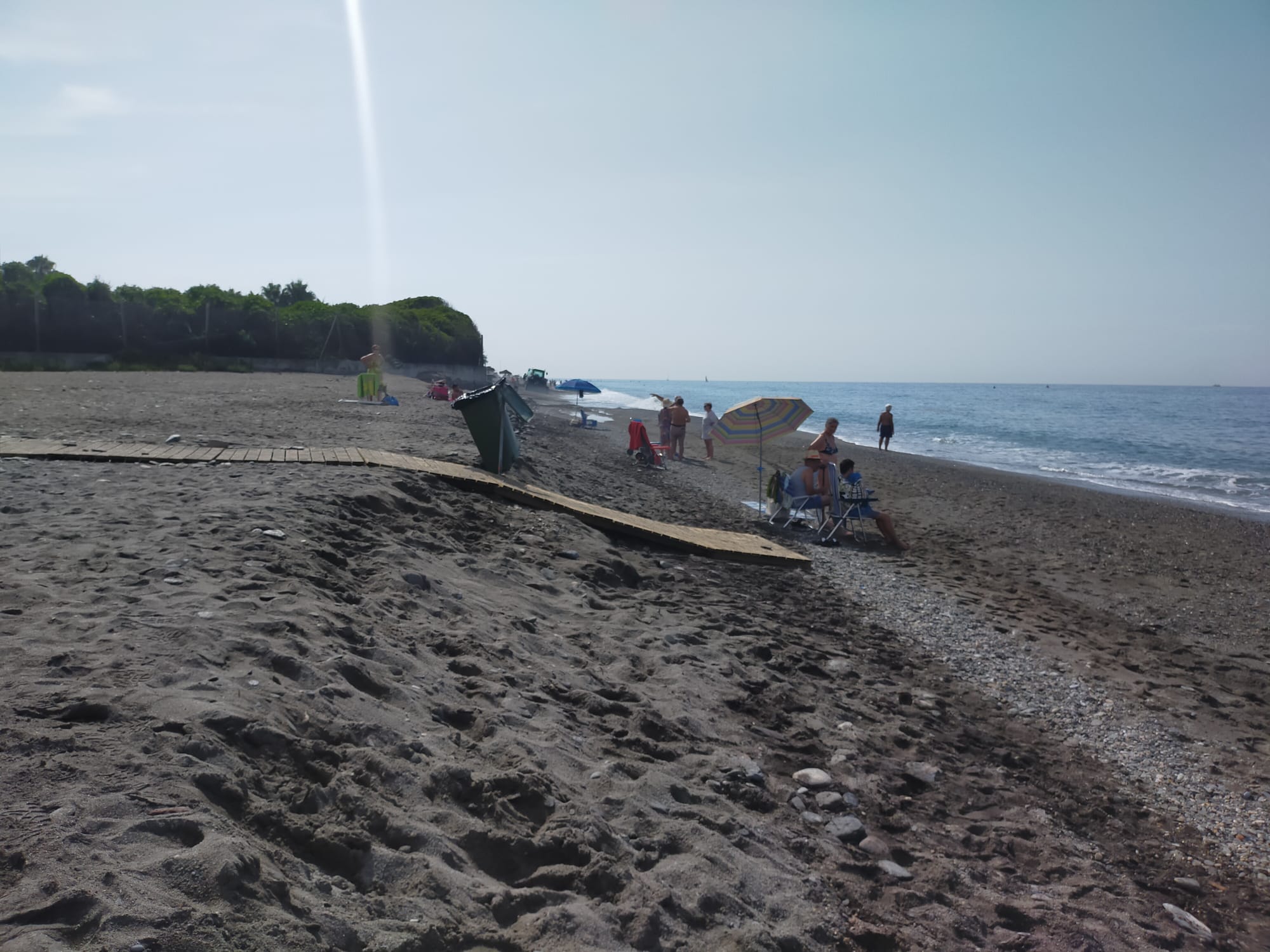 Vuelve el escalón a la popular playa motrileña