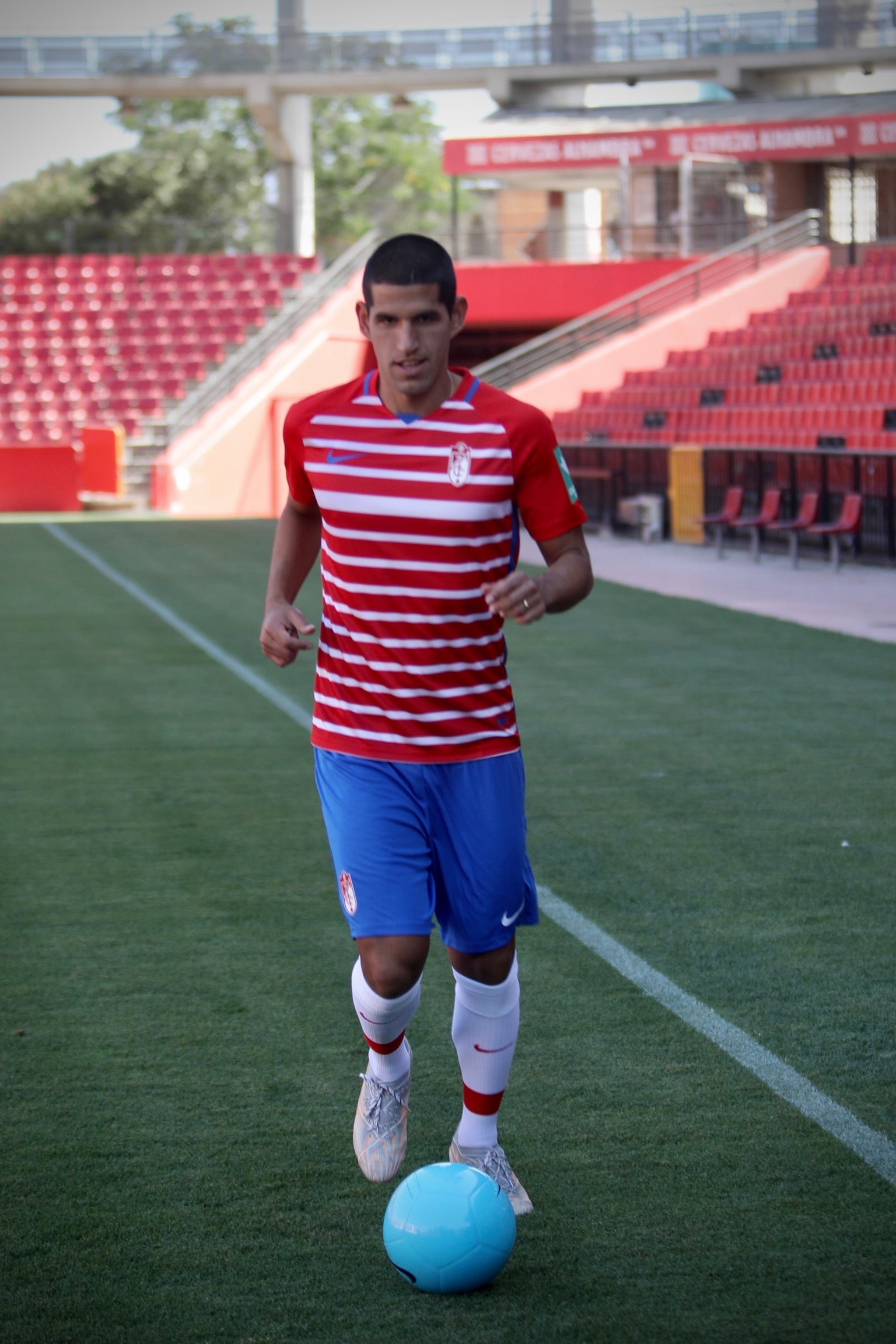 El peruano se ha vestido de rojiblanco en Los Cármenes