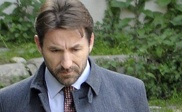 Antonio de la Torre, caracterizado como sastre antropófago. 