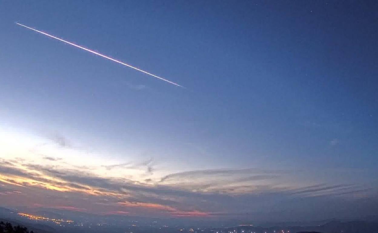 Imagen de una de las primeras perseidas avistadas el 3 de agosto en la provincia.