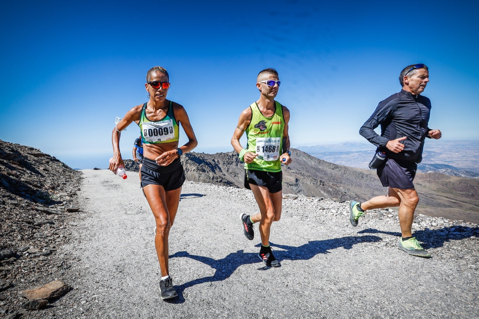 Los corredores han recorrido los 48,7 kilómetros entre Granada y el Veleta en la más emblemática carrera del calendario deportivo del verano en Sierra Nevada