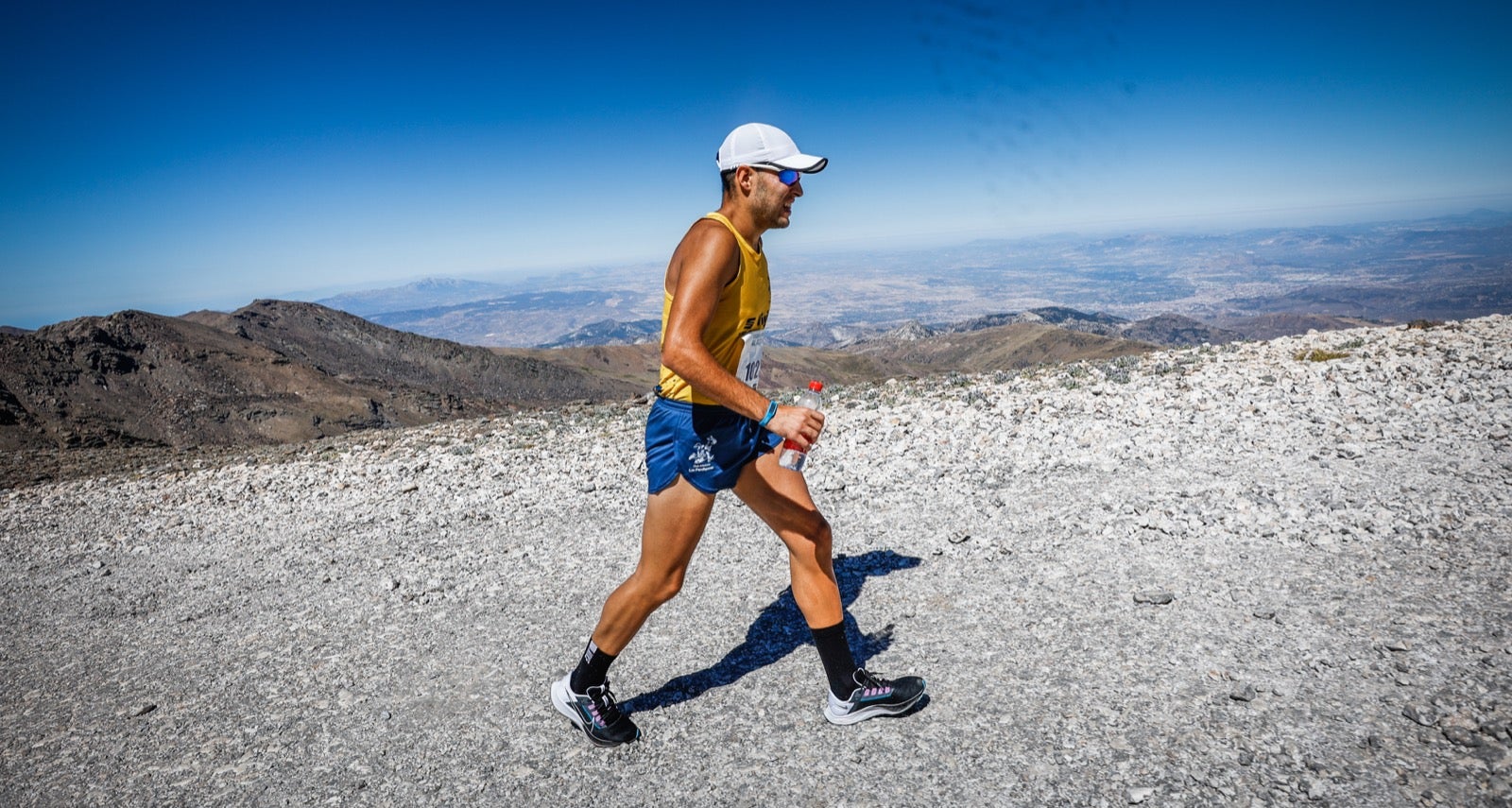 Los corredores han recorrido los 48,7 kilómetros entre Granada y el Veleta en la más emblemática carrera del calendario deportivo del verano en Sierra Nevada