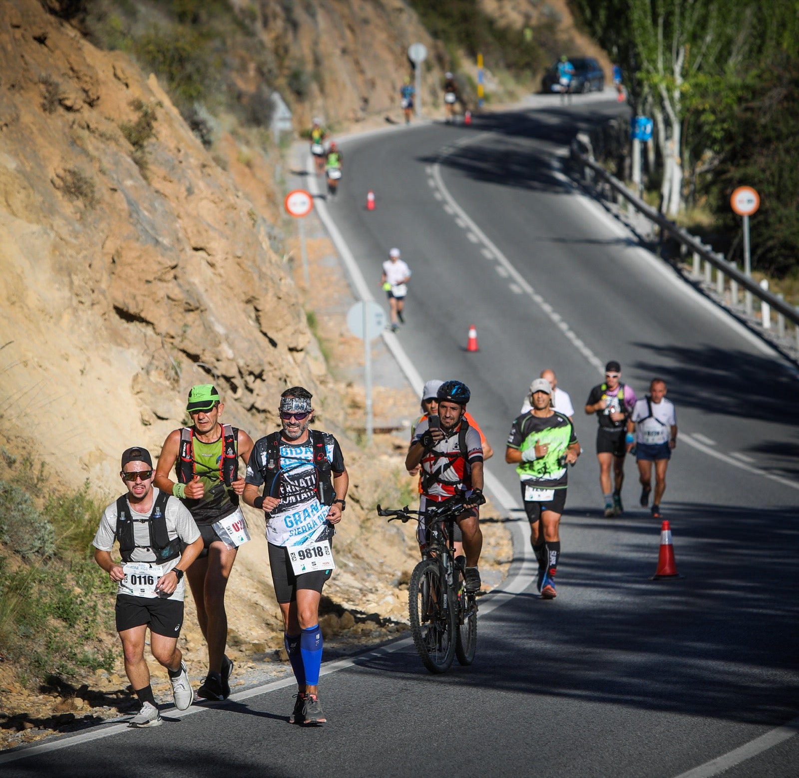 Los corredores han recorrido los 48,7 kilómetros entre Granada y el Veleta en la más emblemática carrera del calendario deportivo del verano en Sierra Nevada